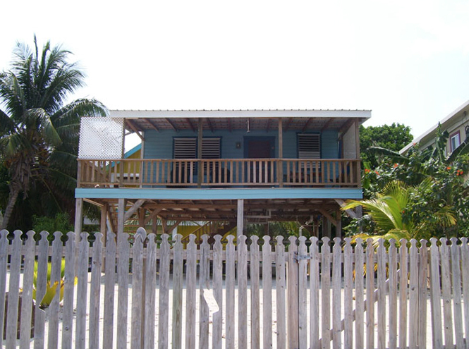 CAROLYN'S OTHER HOUSE- Gold Standard Certified - Caye Caulker Rentals