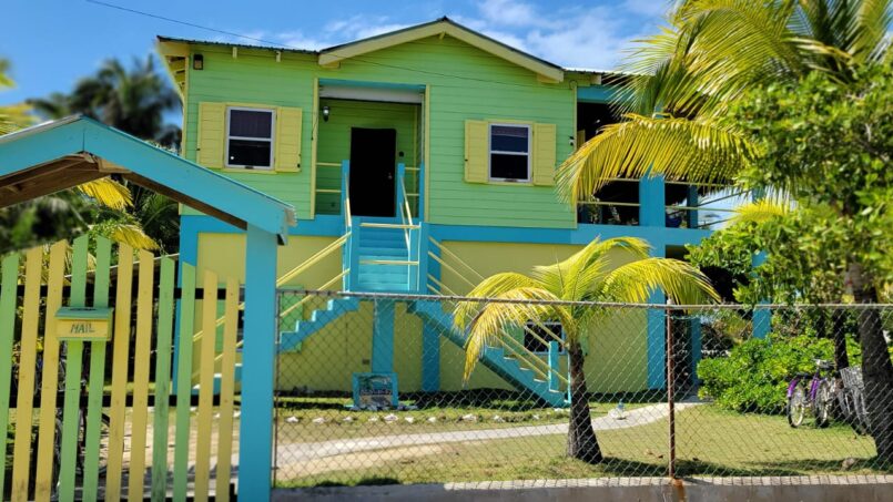 slo-n-ez caye caulker belize
