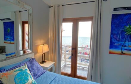 Popeyes Queen Suite – Unit 31 Your Rooftop Ocean View Condo