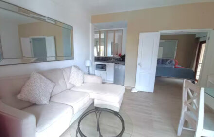 Popeyes Beach Condos – Unit #21 | 1-Bedroom with Partial Sea View